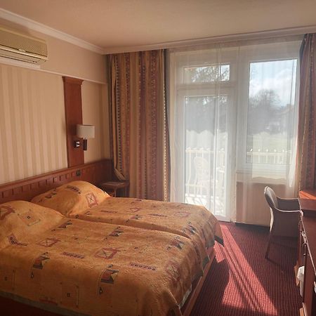 Csipke Hotel Kiskunhalas Ngoại thất bức ảnh