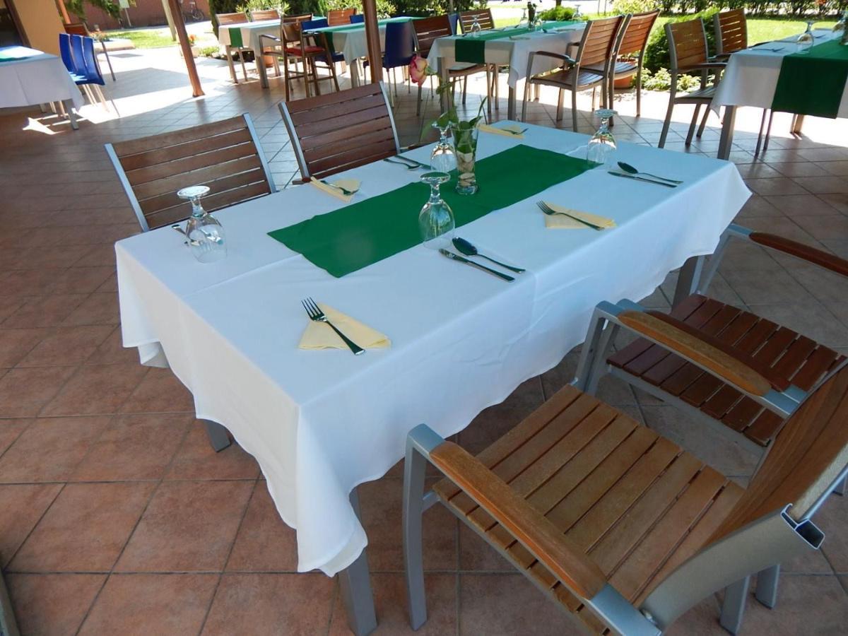 Csipke Hotel Kiskunhalas Ngoại thất bức ảnh