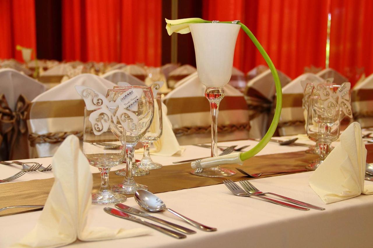 Csipke Hotel Kiskunhalas Ngoại thất bức ảnh