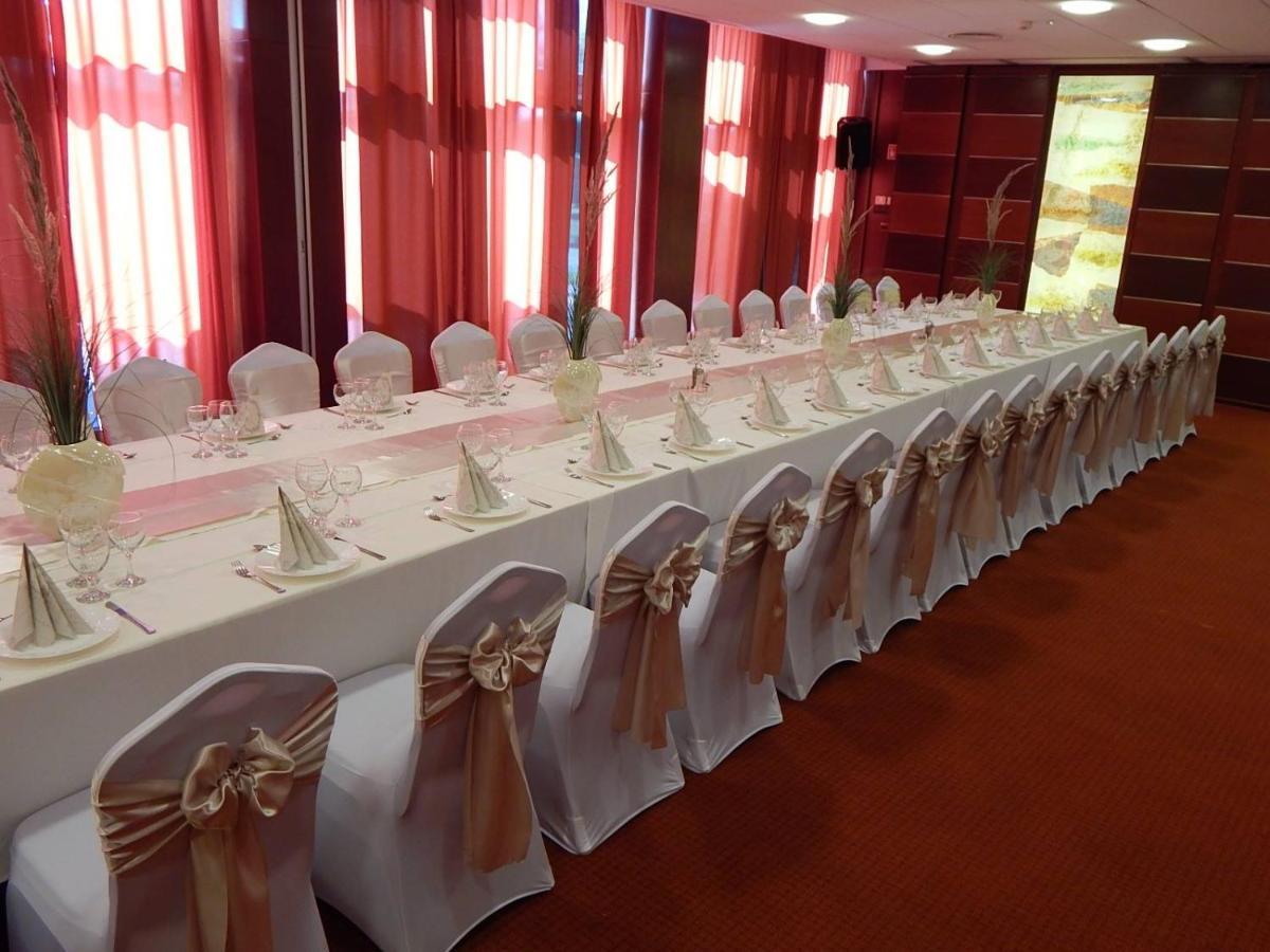Csipke Hotel Kiskunhalas Ngoại thất bức ảnh