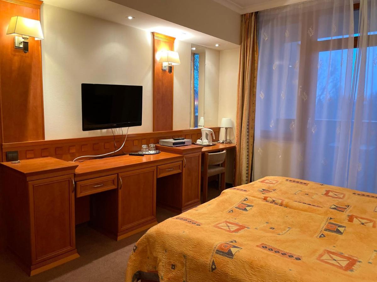 Csipke Hotel Kiskunhalas Ngoại thất bức ảnh