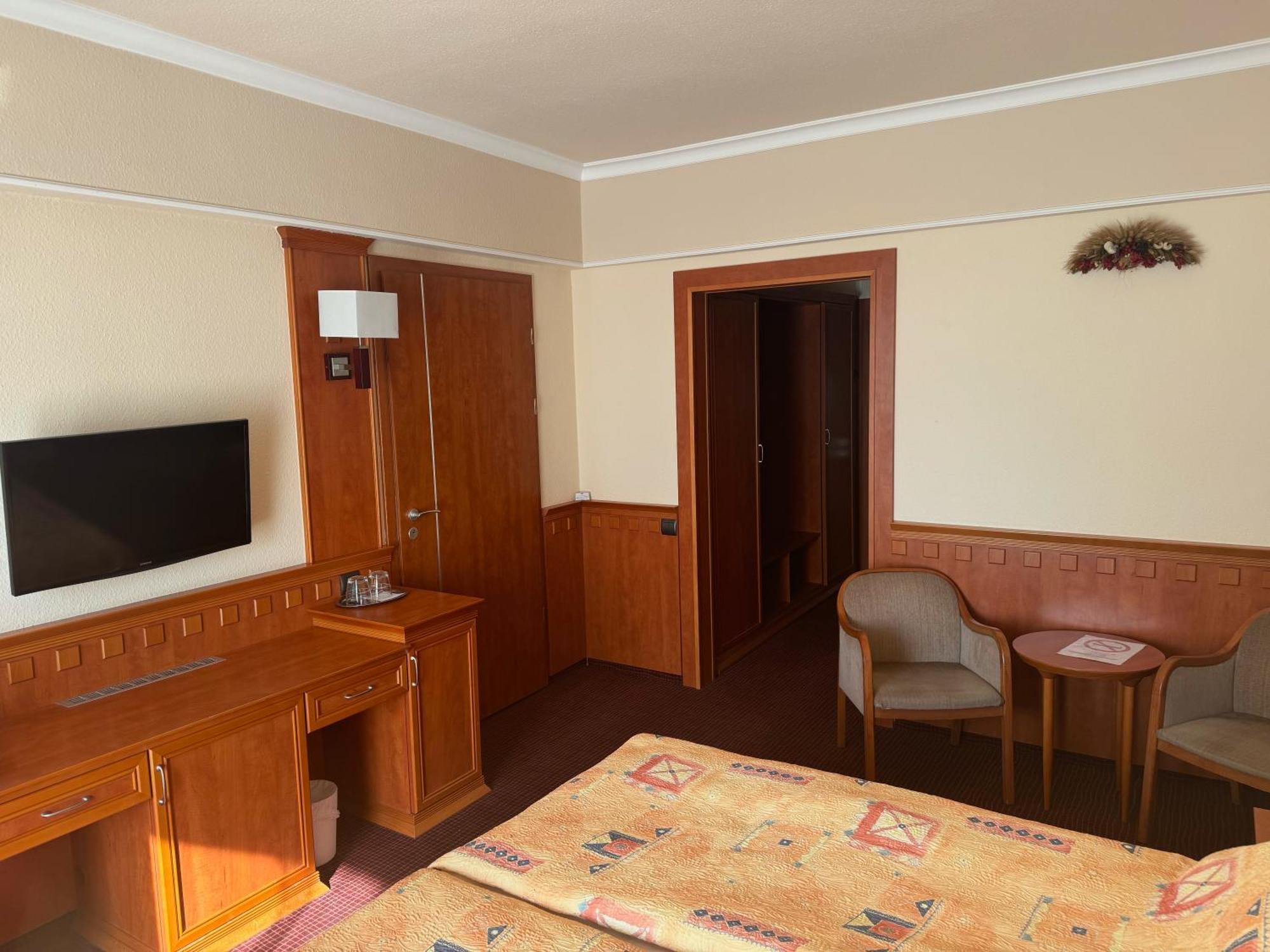 Csipke Hotel Kiskunhalas Ngoại thất bức ảnh