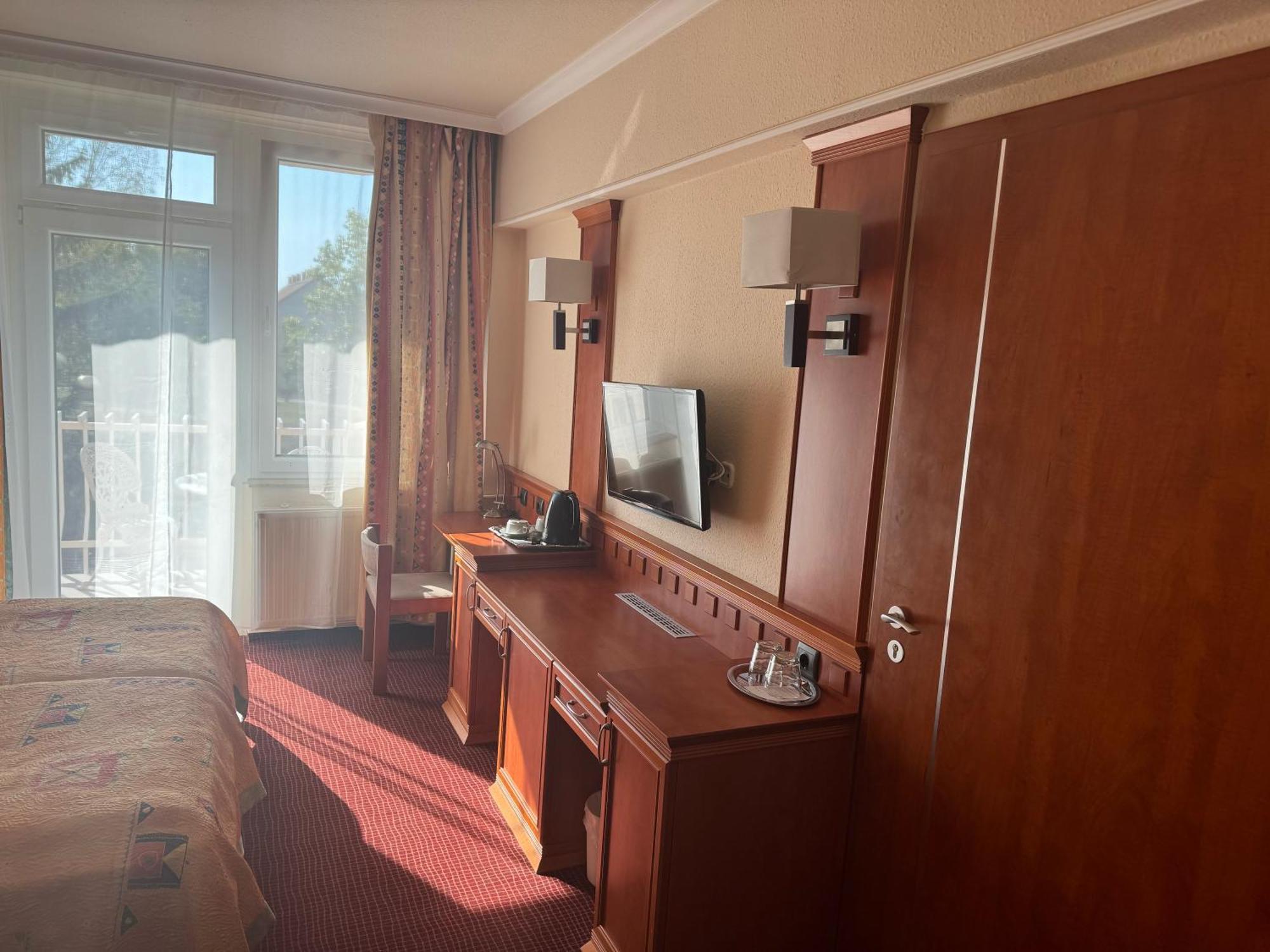 Csipke Hotel Kiskunhalas Ngoại thất bức ảnh