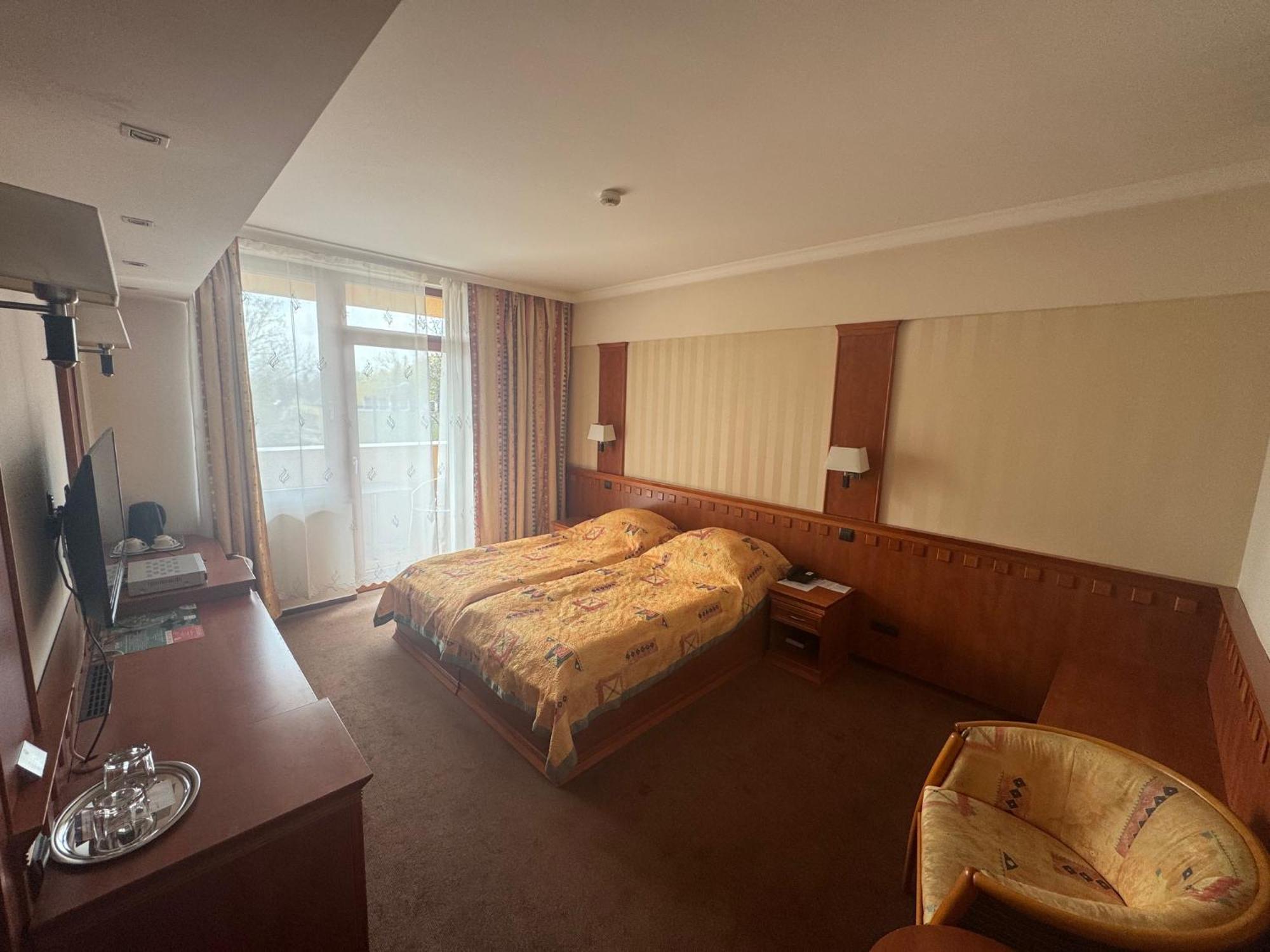 Csipke Hotel Kiskunhalas Ngoại thất bức ảnh